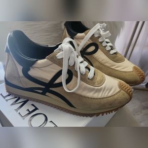 Loewe Size 7- Color- Gold/Black